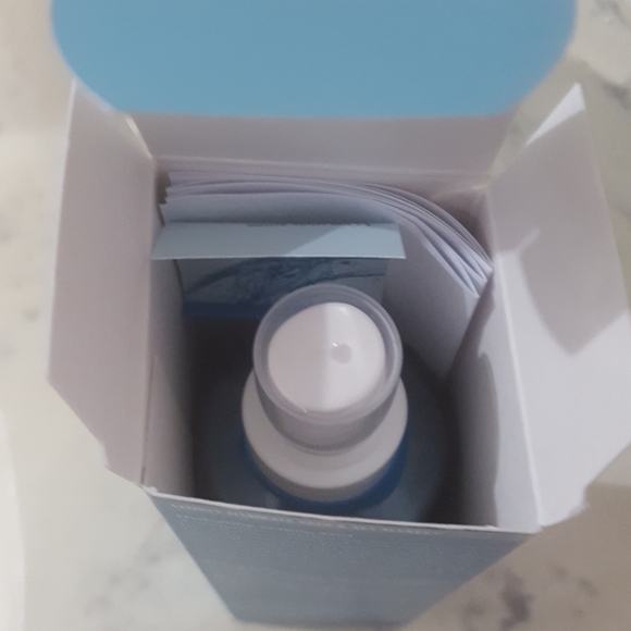 Algenist NIB Splash Hydrating Setting Spray - Picture 5 of 6